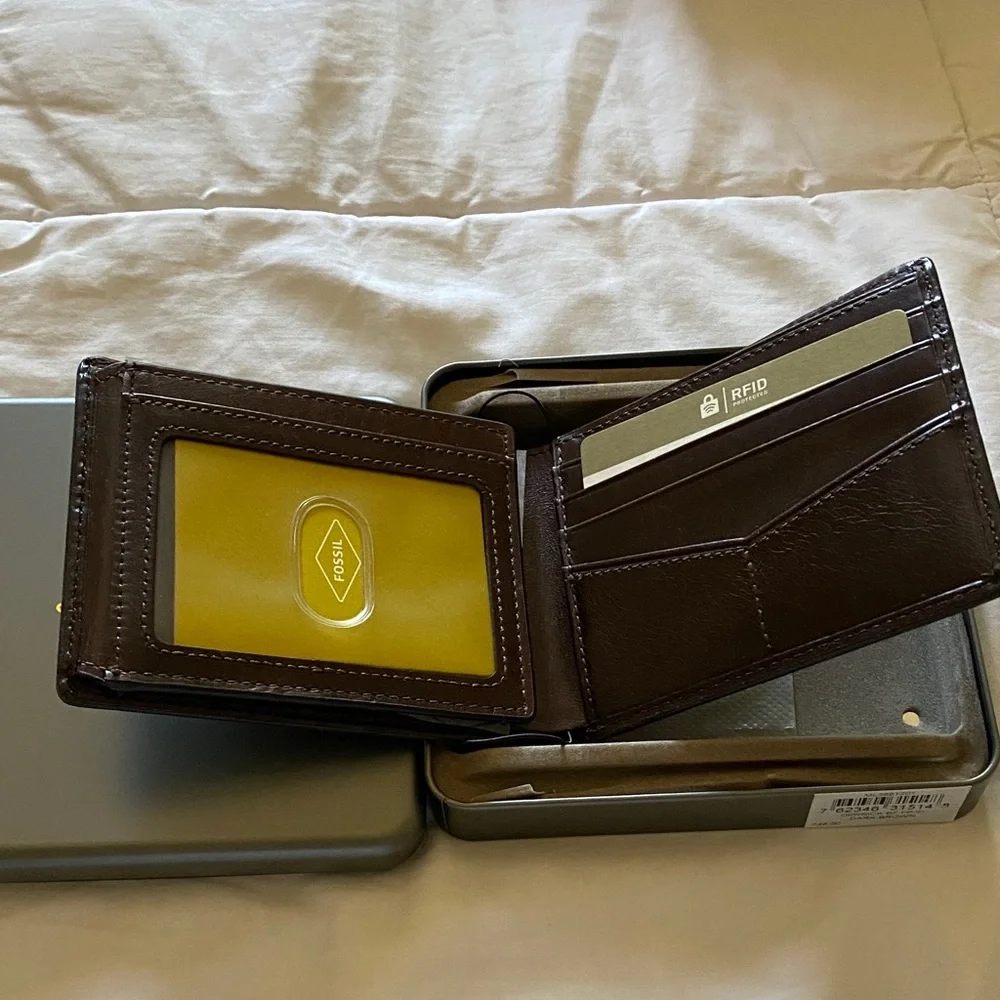 Fossil Men's Dark Brown Leather Bifold Wallet